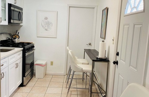 Queens Apartamento | Charming 2-bedroom apartment with AC, WiFi in delightful Queens