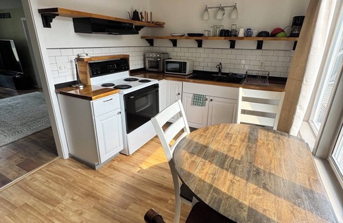 Sumner Apartamento | Charming 2-bedroom apartment in downtown Sumner with AC