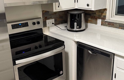 Ottawa Apartamento | Charming 2-bedroom apartment in fabulous Toledo with AC, WiFi