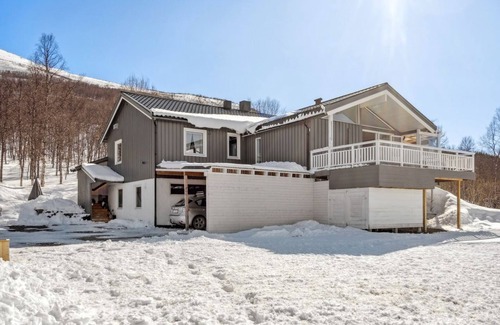 Tromso Apartamento | Charming 2-bedroom apartment with AC in lovely Troms
