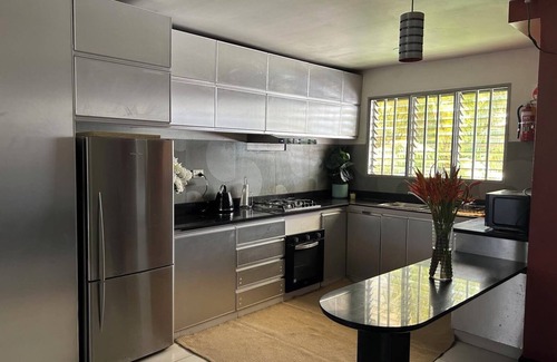 Suva Casa | Charming 2-bedroom apartment with AC, WiFi in brilliant Suva
