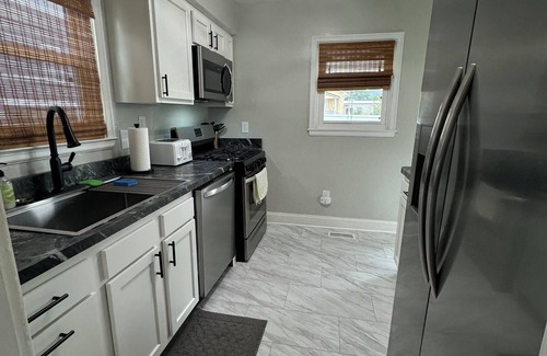 Spring Hill Casa | Charming 2-bedroom Bungalow - Close to Everything!
