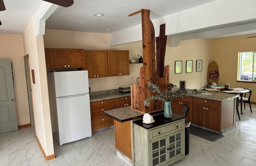 Kealakekua Casa | Charming 2 bedroom/bath & much more ground level in Kealakekua