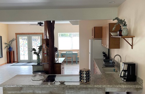 Kealakekua Casa | Charming 2 bedroom/bath & much more ground level in Kealakekua