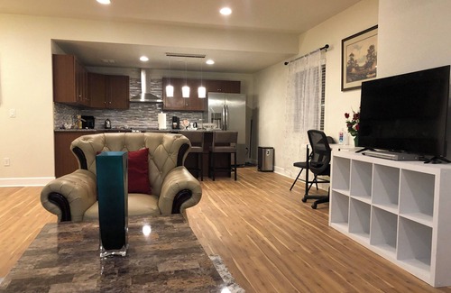 Aurora Casa | Charming 2-bedroom basement Apartment with AC and WiFi in terrific Aurora
