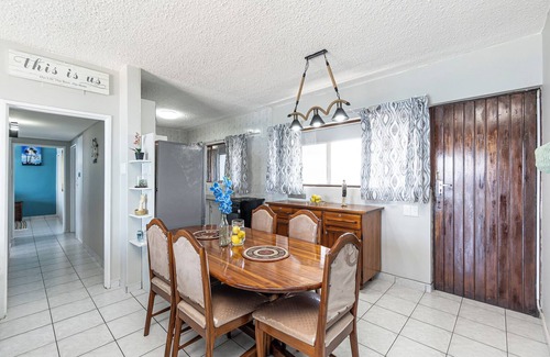 Kingsborough Apartamento | Charming 2-bedroom beachfront apartment with WiFi in Amanzimtoti