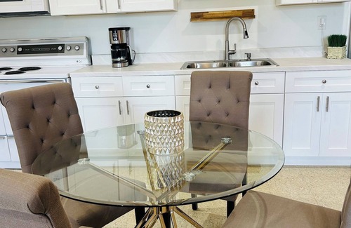 Albany Apartamento | Charming 2-bedroom Boho style apartment with AC, WiFi in cool Albany