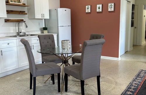Albany Apartamento | Charming 2-bedroom Boho style apartment with AC, WiFi in cool Albany