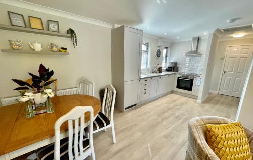 Trimley Casa | Charming 2 Bedroom Bungalow with open plan living