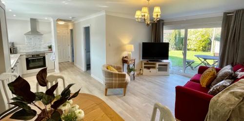 Trimley Casa | Charming 2 Bedroom Bungalow with open plan living