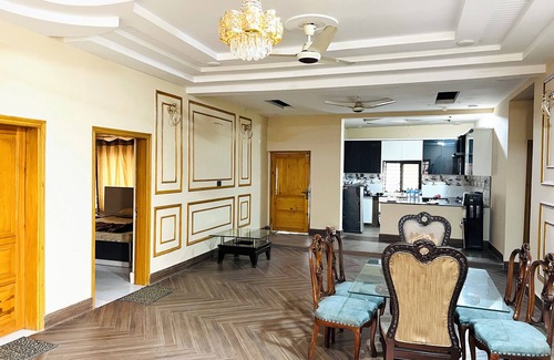 Sukkur Casa | Charming 2-bedroom bungalow with WiFi and AC in lovely Sukkur plus Swimming Pool