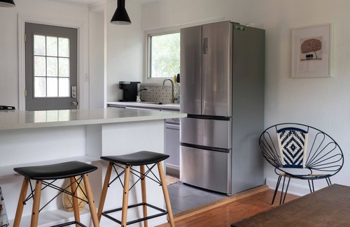 MLK Casa | Charming 2-bedroom bungalow in East Austin.