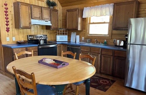 Bar Harbor Casa | Charming 2-bedroom Cabin with WiFi, AC in amazing Bar Harbor