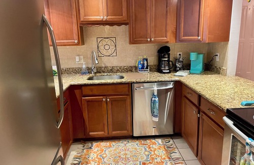 Pelican Condominio | Charming 2-bedroom condo with pool just steps away WiFi, AC in lovely Cape Coral