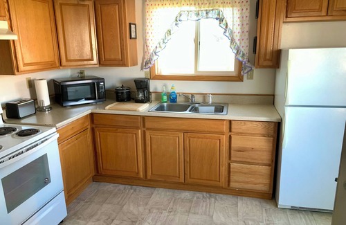 Deer Lodge Casa | Charming 2-bedroom Cabarett house in Deer Lodge with WiFi, Cable, Heat, AC