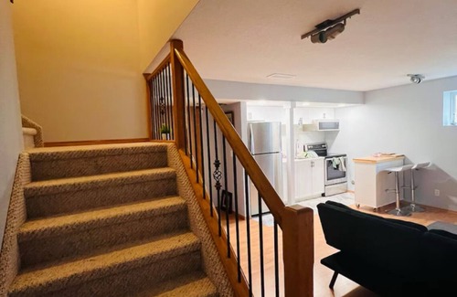 Medicine Hat Casa | Charming 2- bedroom basement house with WiFi, AC in wonderful Medicine Hat