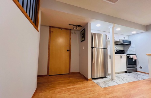 Medicine Hat Casa | Charming 2- bedroom basement house with WiFi, AC in wonderful Medicine Hat