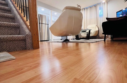 Medicine Hat Casa | Charming 2- bedroom basement house with WiFi, AC in wonderful Medicine Hat