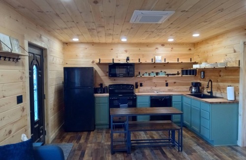 Lewisburg Cabina | Charming 2-bedroom cabin in Lewisburg with privacy, WiFi, AC