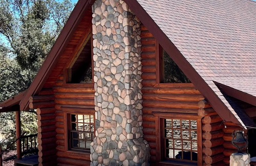 Stallion Springs Cabina | Charming 2-bedroom cabin with WiFi, AC in brilliant Tehachapi