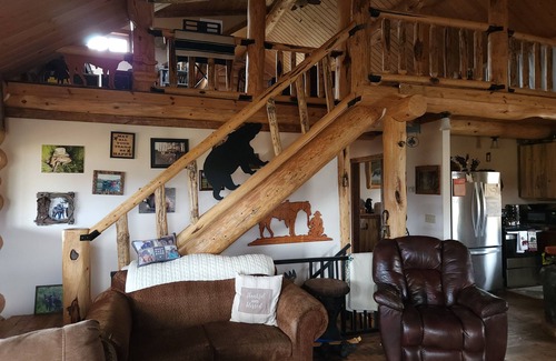 Emigrant Cabina | Charming 2-bedroom cabin in Emigrant with Beautiful Views