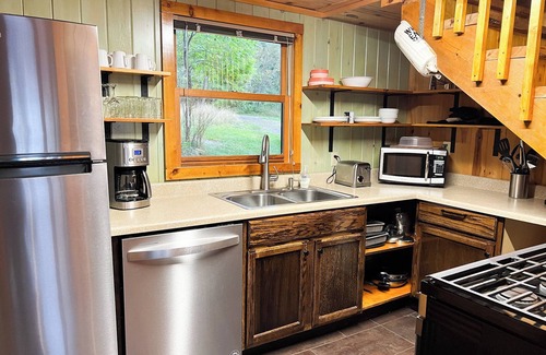 Cook Cabina | Charming 2-bedroom cabin ON VERMILION with sand beach, sauna, pickle ball, sauna