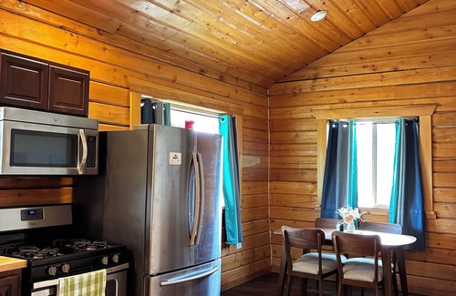 Hoonah Cabina | Charming 2-bedroom cabin with AC, WiFi in tranquil Hoonah