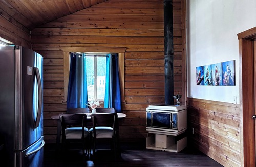Hoonah Cabina | Charming 2-bedroom cabin with AC, WiFi in tranquil Hoonah