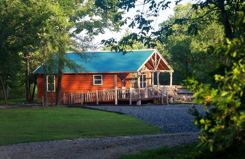 Pine Ridge Cabina | Charming 2-bedroom cabin with loft, Starlink internet, near 4x4 trails & river