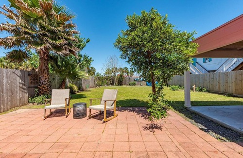 Galveston Cabaña | Charming 2-bedroom cottage in fabulous Galveston with AC