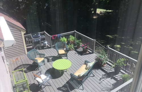 Kennebunk Casa | Charming 2 bedroom cottage in the historic part of Kennebunk sleeps 4.