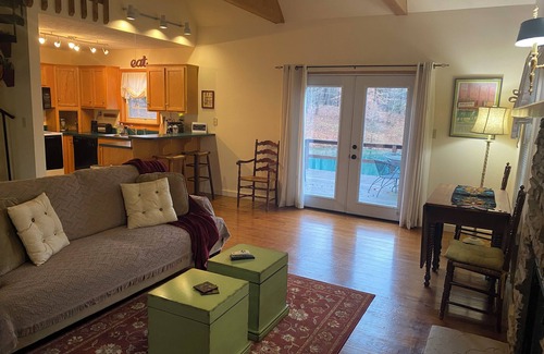 Bradford Cabaña | Charming 2-bedroom cottage with WiFi, AC in wonderful New Pekin