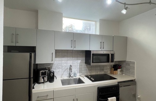 Little Italy Condominio | Charming 2-bedroom condo in the heart of Little Italy