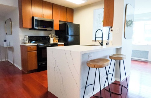 Little Italy Condominio | Charming 2-bedroom condo in Little Italy with Bay View