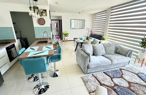 Hatillo Apartamento | Charming 2-bedroom condo apartment with WiFi, fitness & pool in San José