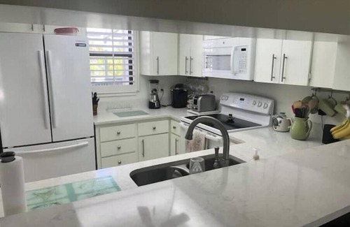Bokeelia Condominio | Charming 2-bedroom condo with AC, WiFi in serene Bokeelia FL.With boat slip