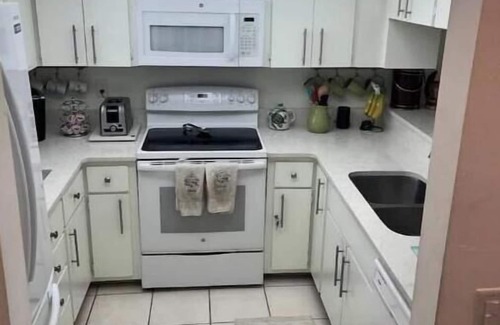 Bokeelia Condominio | Charming 2-bedroom condo with AC, WiFi in serene Bokeelia FL.With boat slip
