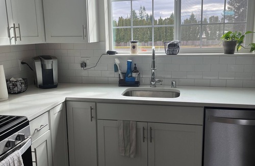 Puyallup Condominio | Charming 2-bedroom condo in wonderful Puyallup with AC, WiFi