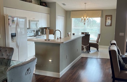 Sarasota Condominio | Charming 2-bedroom condo with WiFi on golf course in sunny Sarasota