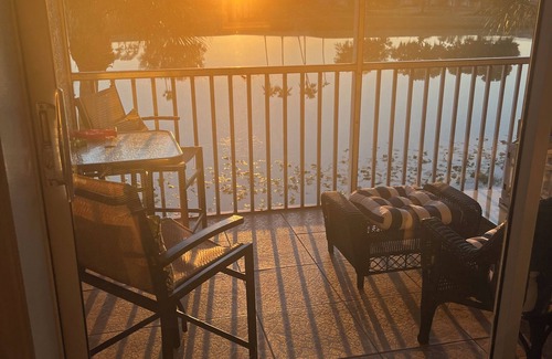 Sarasota Condominio | Charming 2-bedroom condo with WiFi on golf course in sunny Sarasota