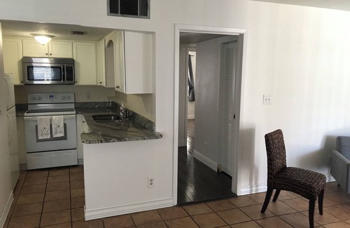 Shalimar Condominio | Charming 2-bedroom condo w/AC Shalimar's best kept secret - Walk to sunset