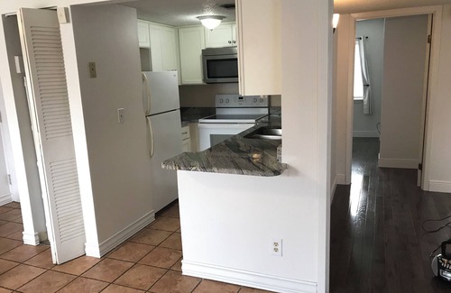 Shalimar Condominio | Charming 2-bedroom condo w/AC Shalimar's best kept secret - Walk to sunset