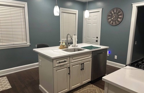 Lower East Mills - Cedar Grove Condominio | Charming 2-bedroom condo, 15 min from city with laundry & parking