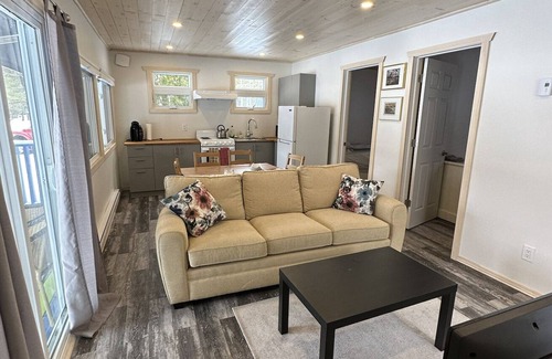 Utterson Cabaña | Charming 2-bedroom cottage by the water