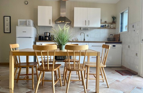 Saille Cabaña | Casa con Terraza, Jardín y WiFi en un Pueblo con Encanto Cerca de Guérande