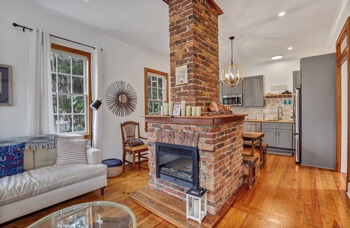 Historic District Cabaña | Charming 2-bedroom cottage in Historic Beaufort. Walk to restaurants and shops