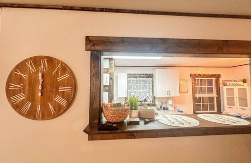 Franklin Cabaña | Charming 2-bedroom cottage in Franklin, NC in the Great Smoky Mountains
