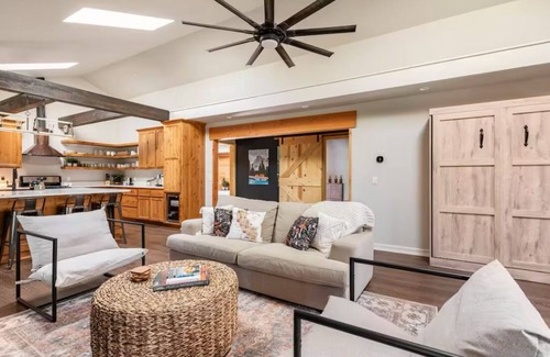 Mariposa Cabaña | Charming 2-bedroom cottage - walkable downtown Mariposa/31 miles to Yosemite