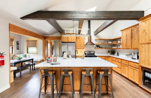 Mariposa Cabaña | Charming 2-bedroom cottage - walkable downtown Mariposa/31 miles to Yosemite