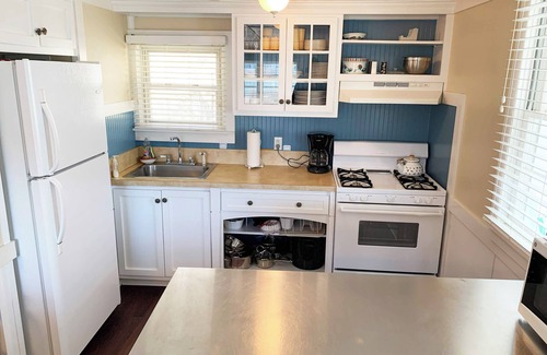 Bozman Cabaña | Charming 2-bedroom cottage, waterfront, WiFi